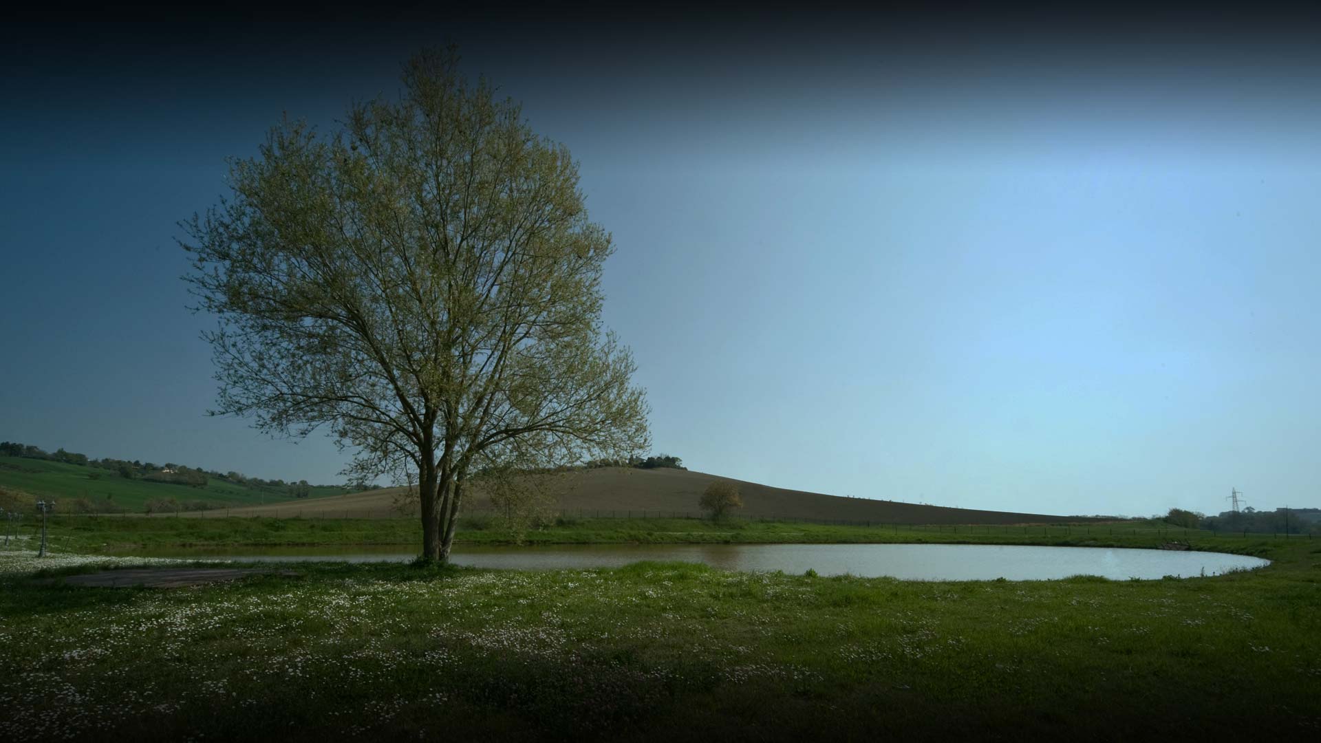 il lago nella valle